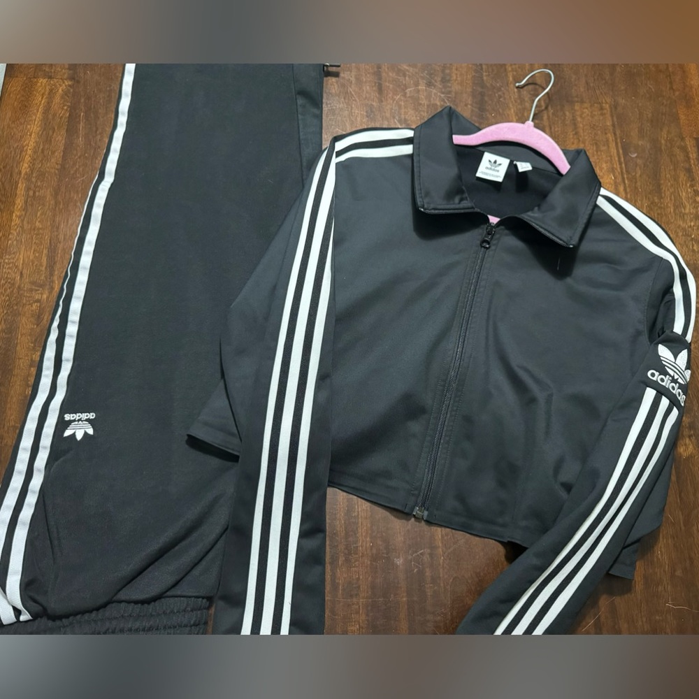 Adidas woman’s XL crop jacket and pant set